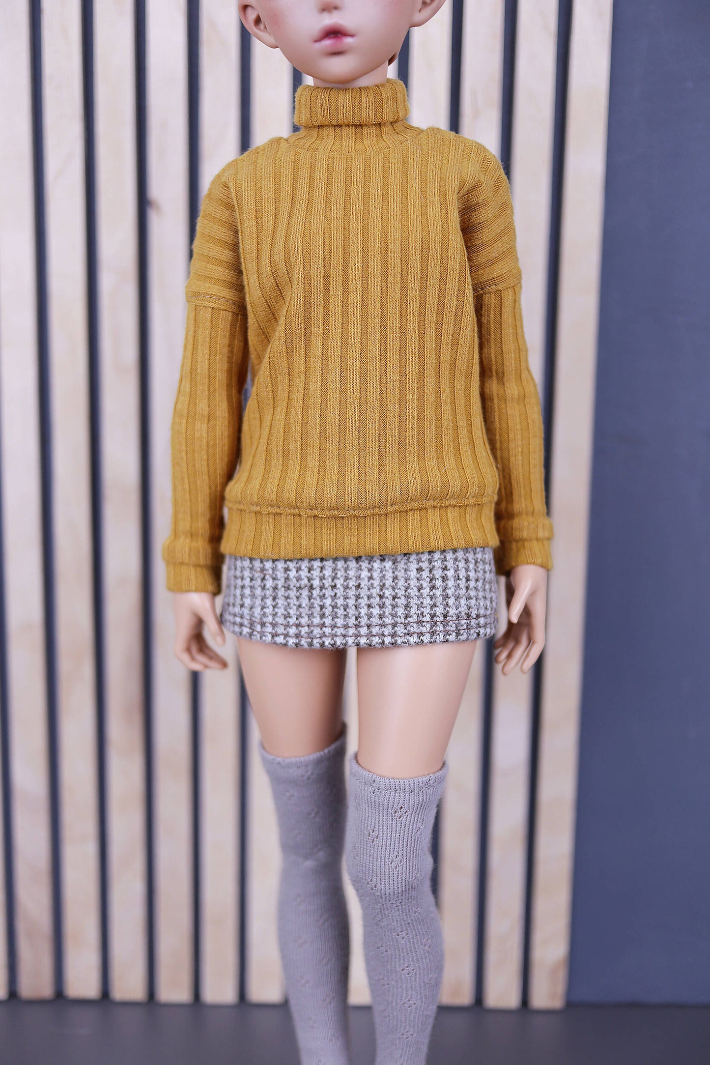 Yellow sweater for MiniFee A-line (MSD), 1/4