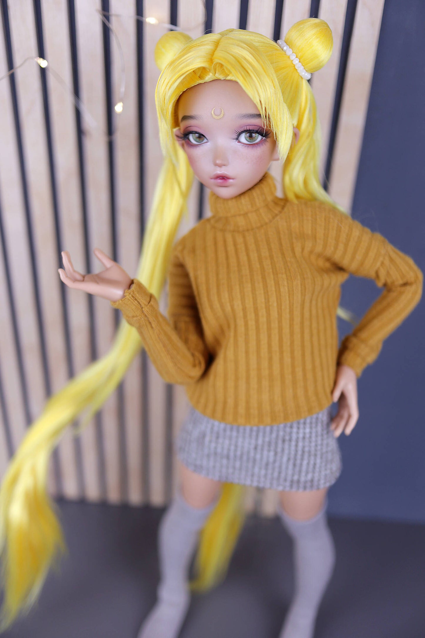 Yellow sweater for MiniFee A-line (MSD), 1/4