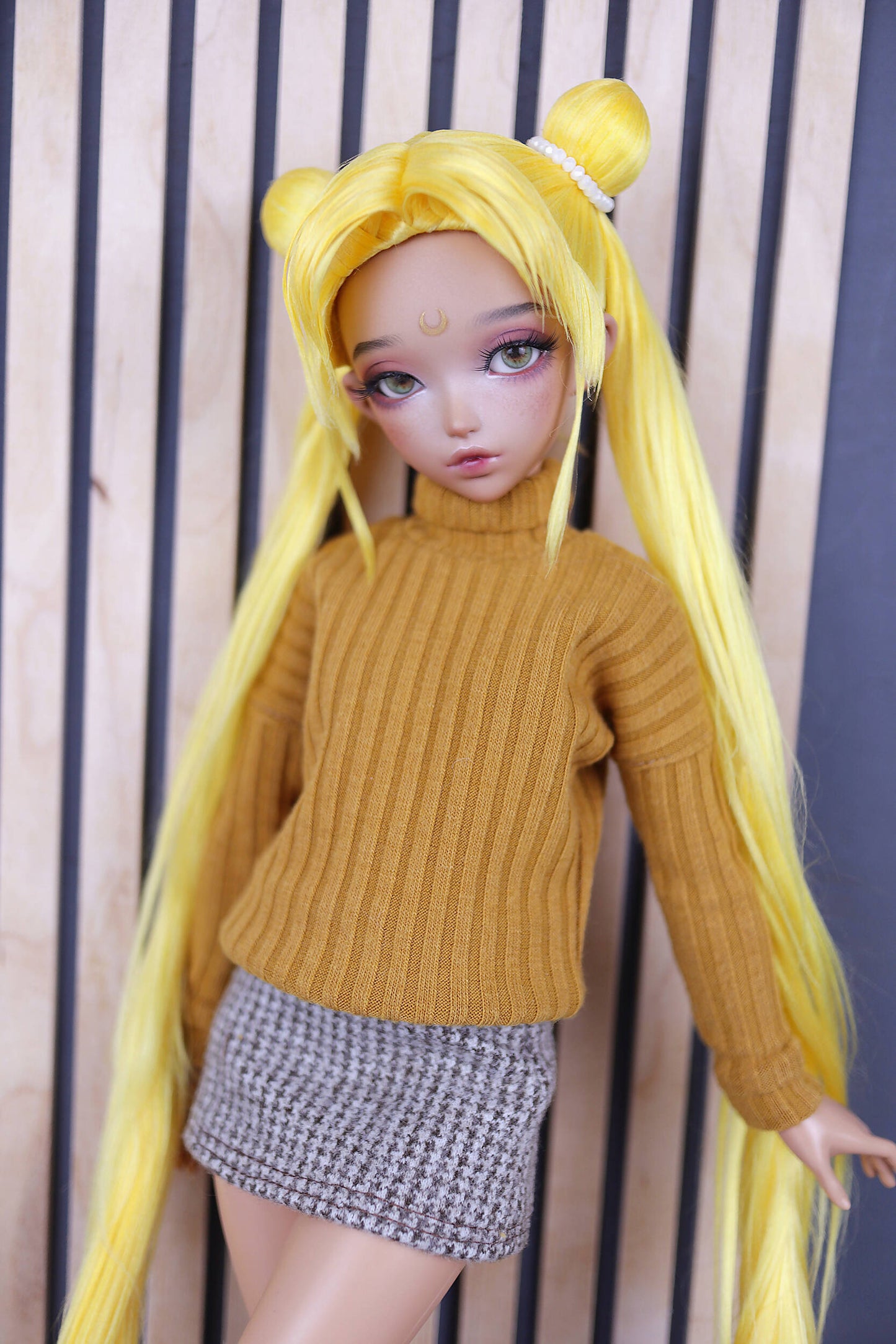 Yellow sweater for MiniFee A-line (MSD), 1/4